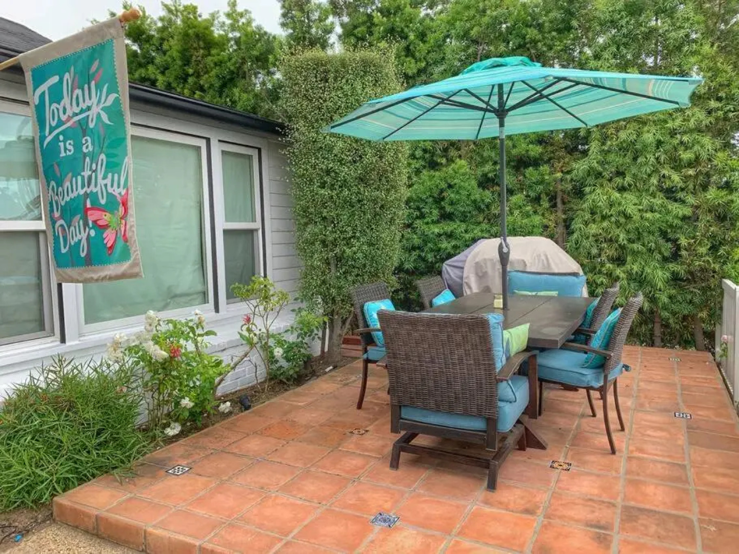 Cute Home 7 Blocks To Beach . Xbox . Bikes . Pets