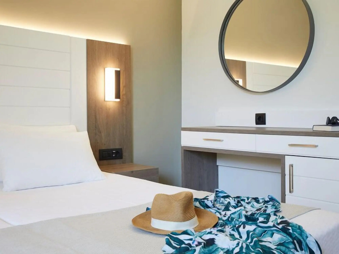 Отель Alex Beach Hotel - Bungalows