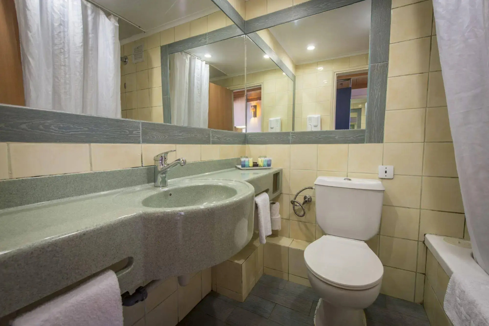 Rimonim Palm Beach Acre