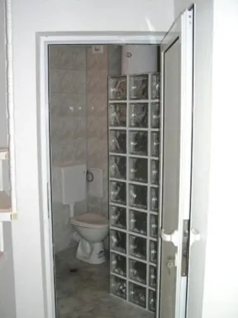 Ulitsa Treti Mart No 6, Top floor