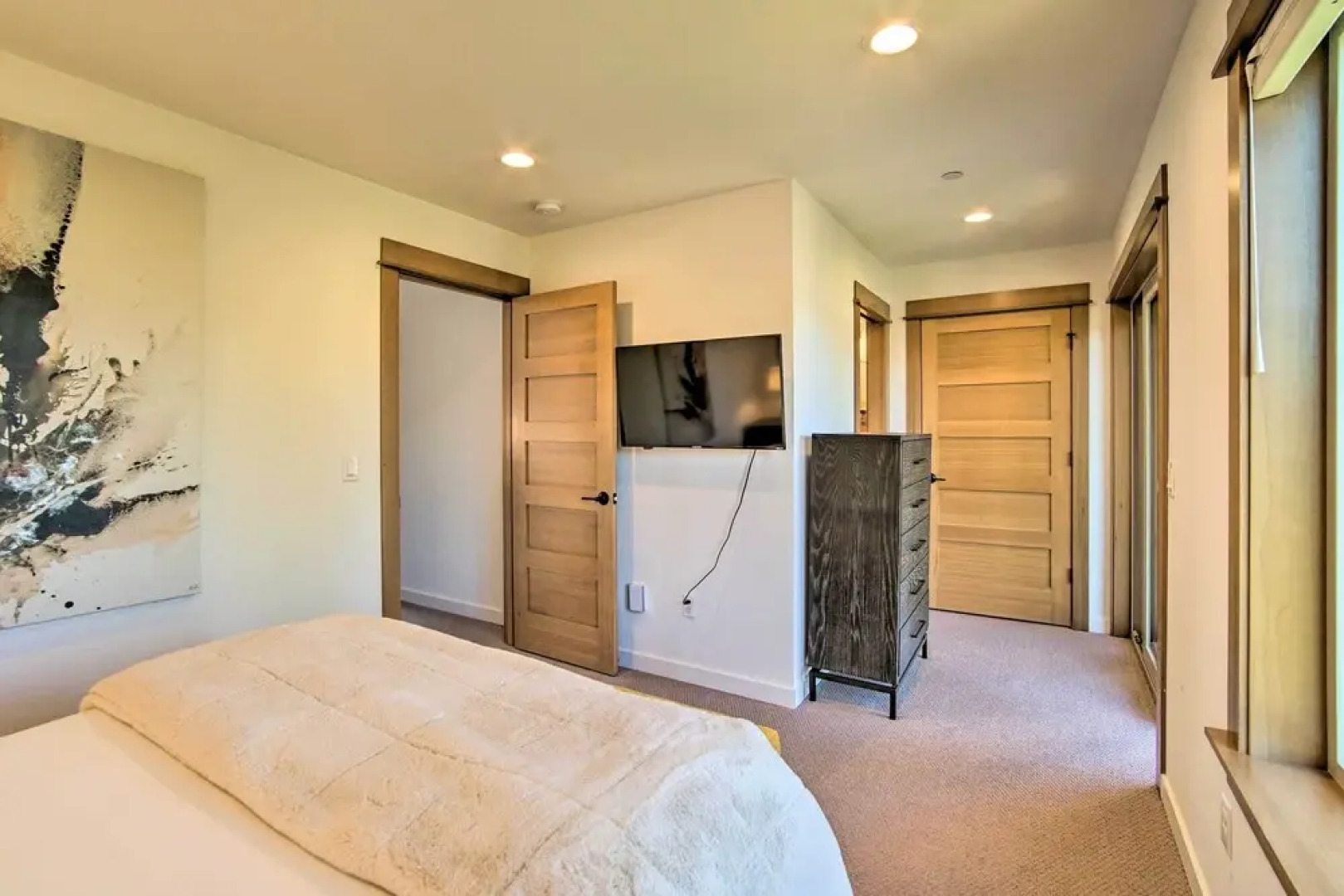 Charming Cle Elum Townhome w/ Balcony & Views