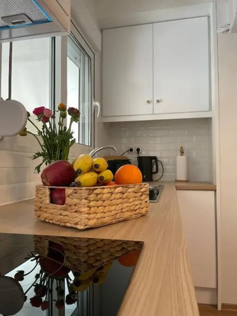 Persephone Stay Inn,Elevsis,Gr/3' from the Center