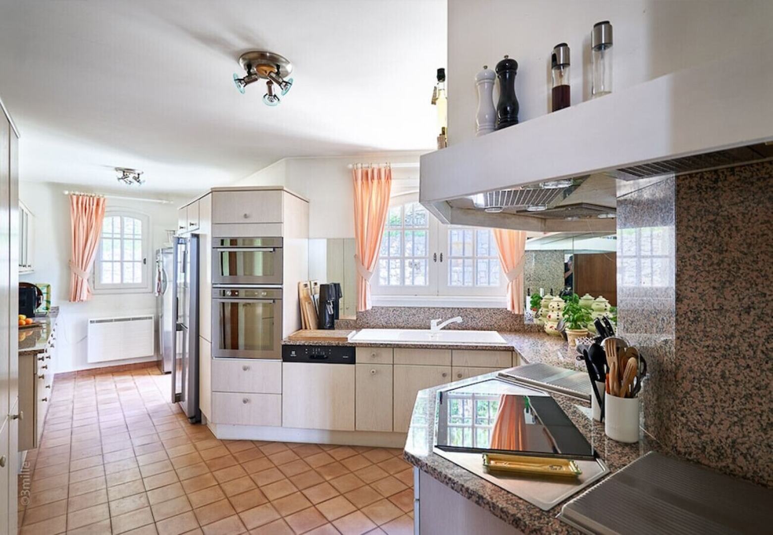 L'ORANGERAIE VI2077 by RIVIERA HOLIDAY HOMES