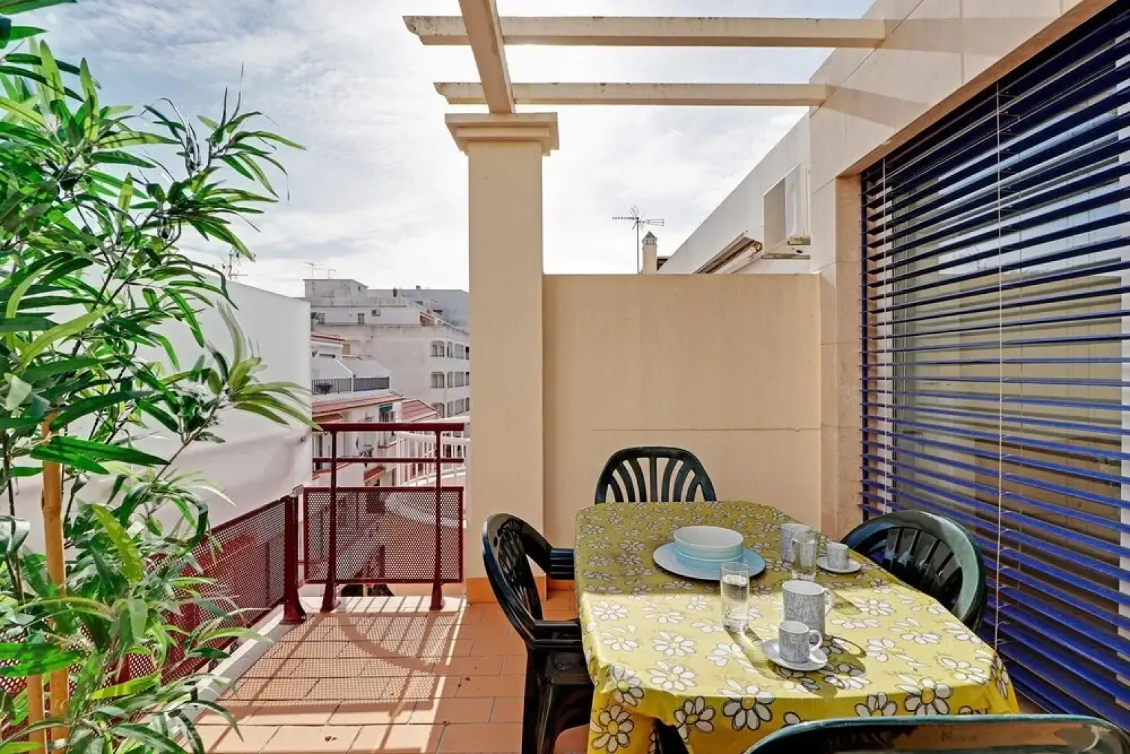 Monte Gordo Downtown by Homing