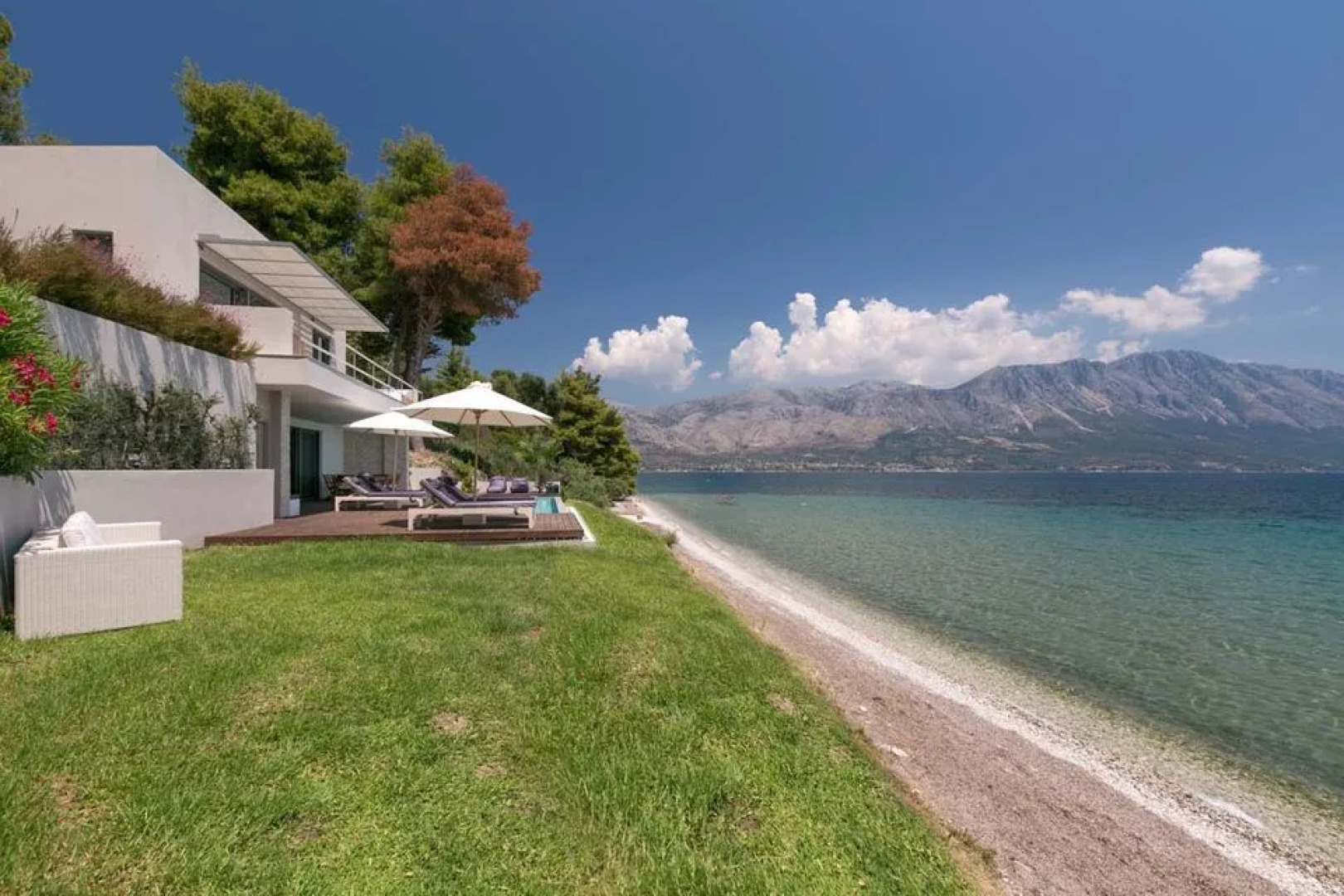 Villa Kastos-Beachfront Villa