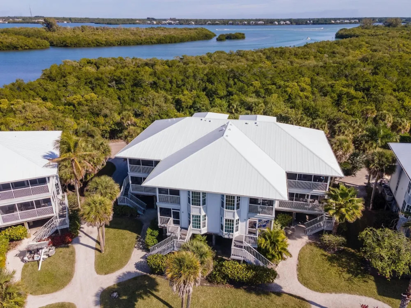 Beach One Bedroom Villa by Redawning