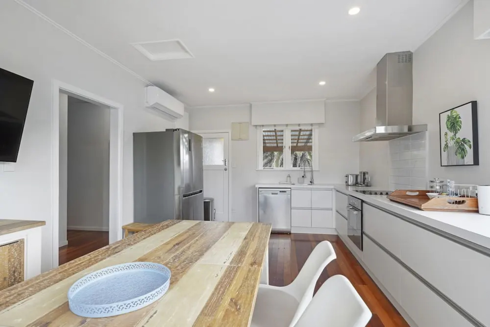 Amazing Home By Beach - Aircon-ed