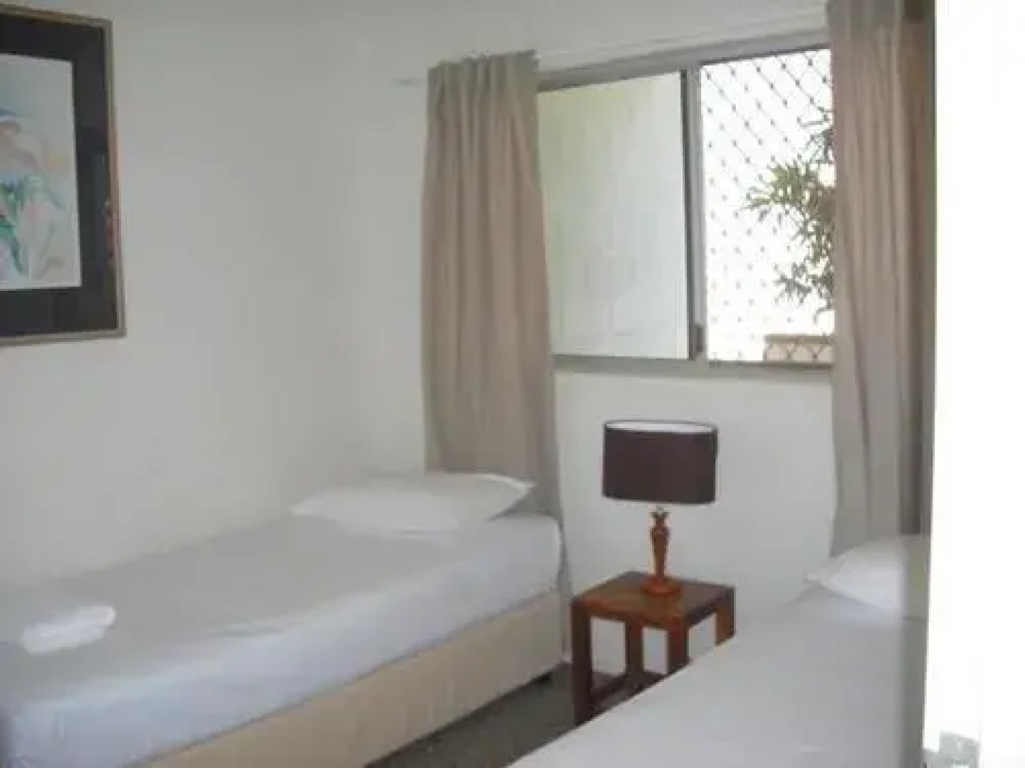 Airlie Seaview Apartments