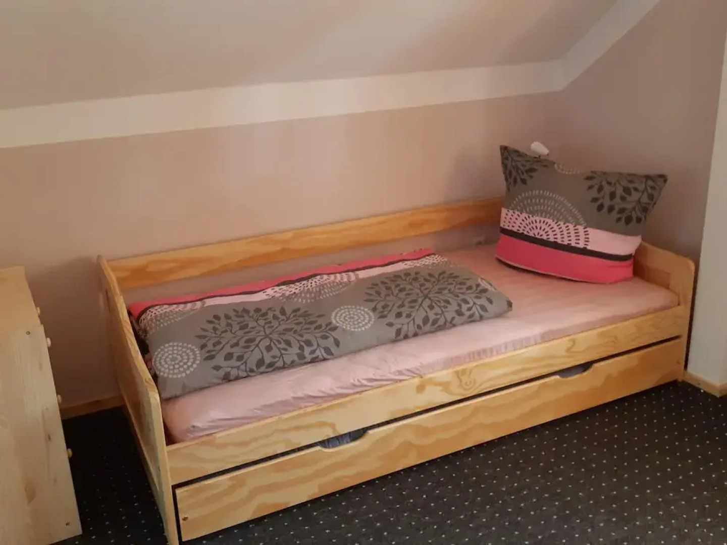 Great Holiday Home With Terrace Near Saxon