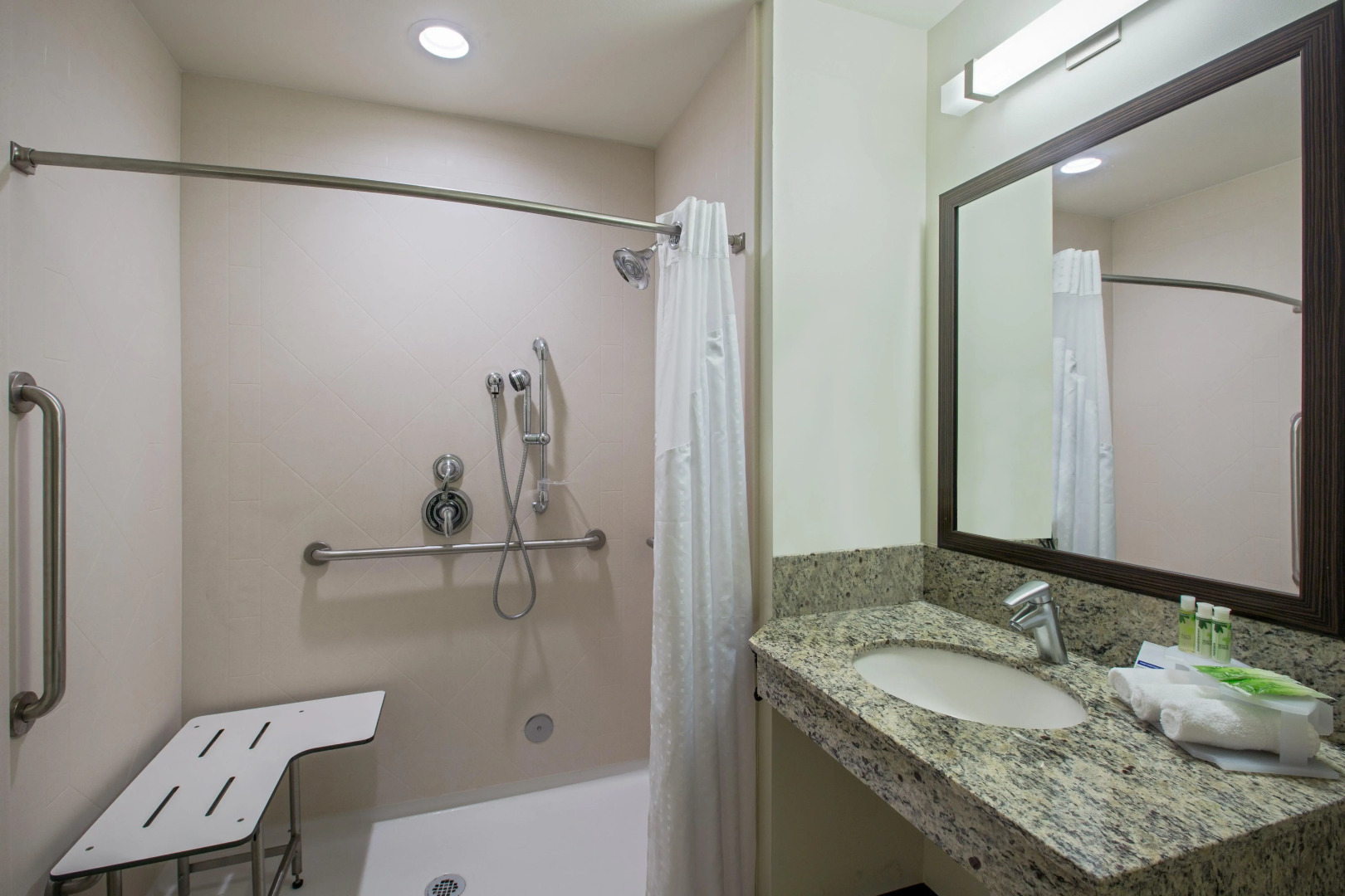Holiday Inn Express Hotel & Suites Kailua-Kona by IHG