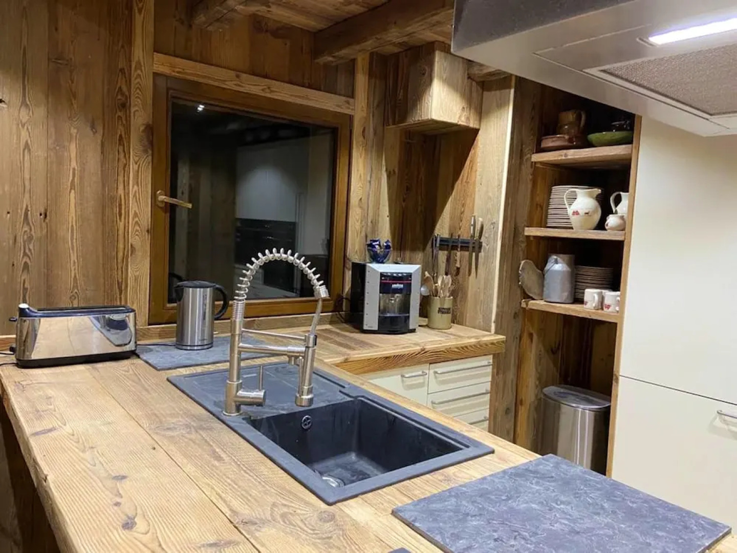 Chalet With 5 Bedrooms in Cordon, With Wonderful Mountain View, Furnis