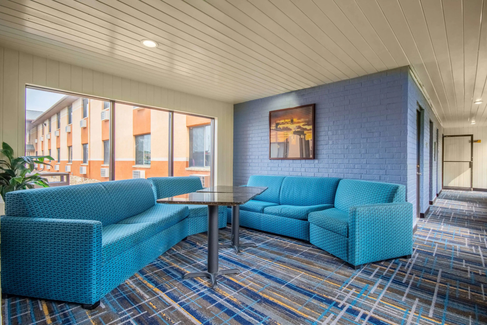 Days Inn & Suites by Wyndham Waterloo