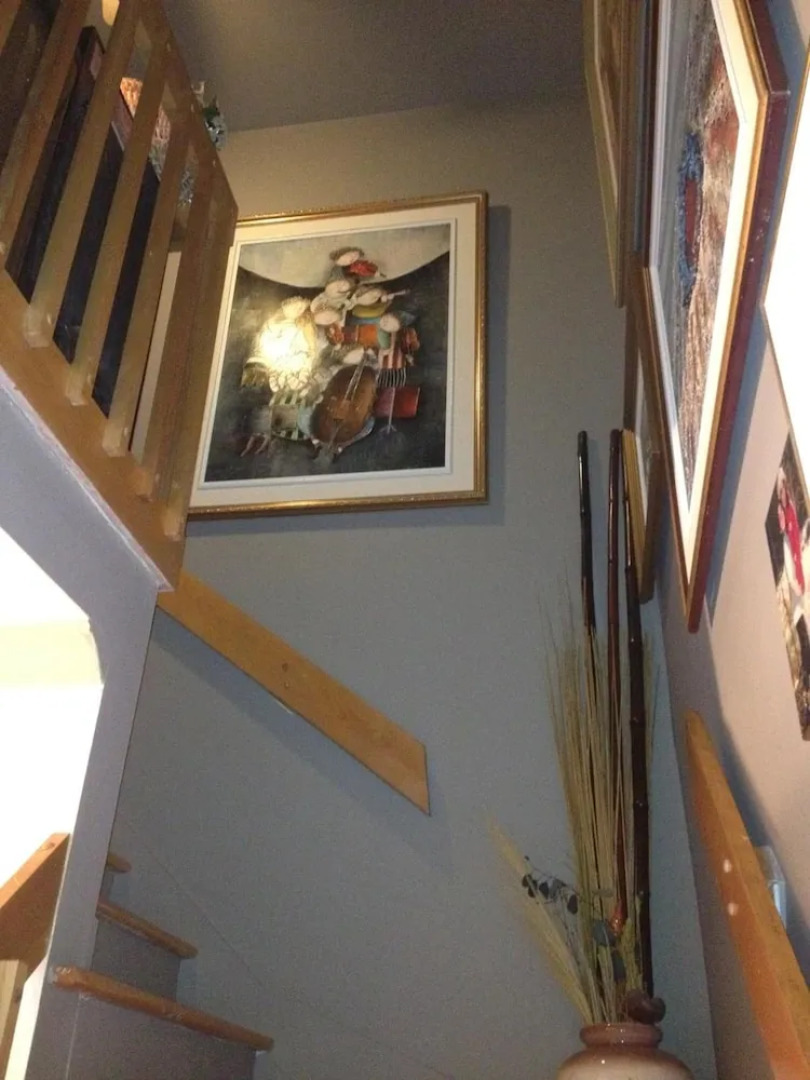 Repos & Manna Downtown Montreal