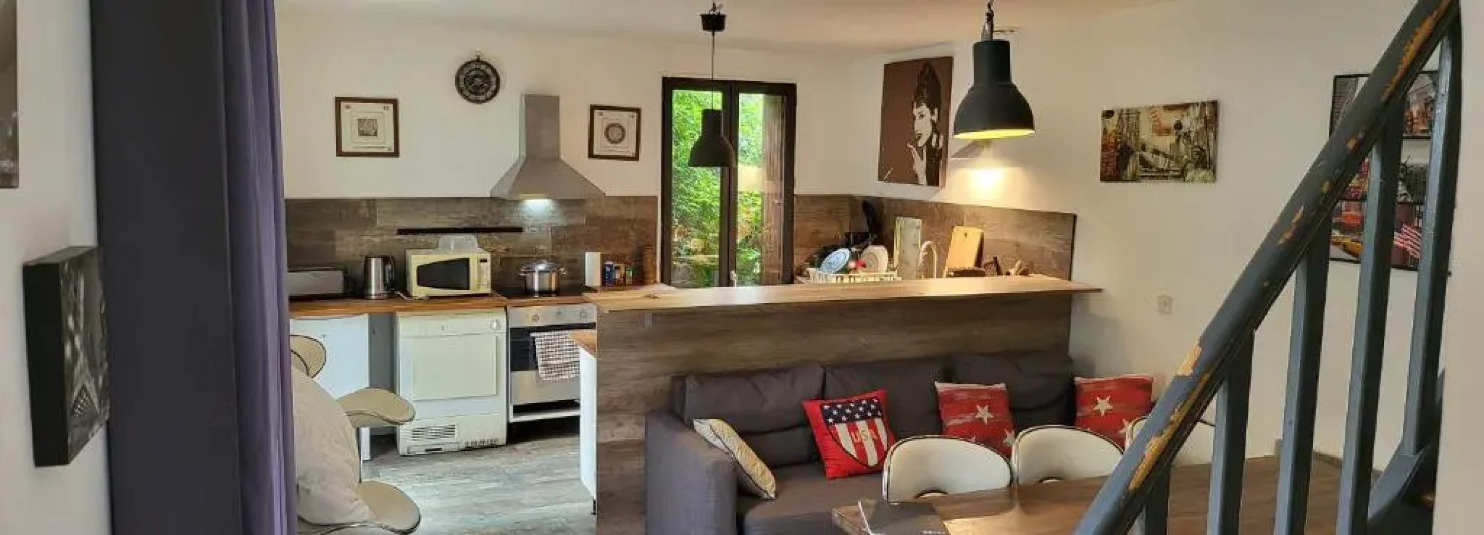 Grande et petite maison sur 360m2 de jardin clos sans vis à vis