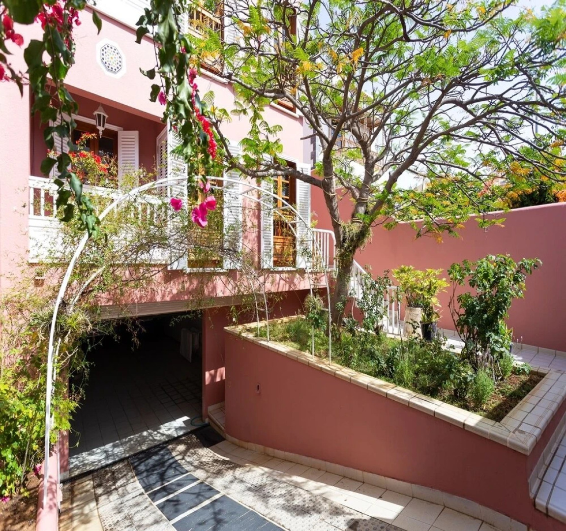 Live Santa Cruz House