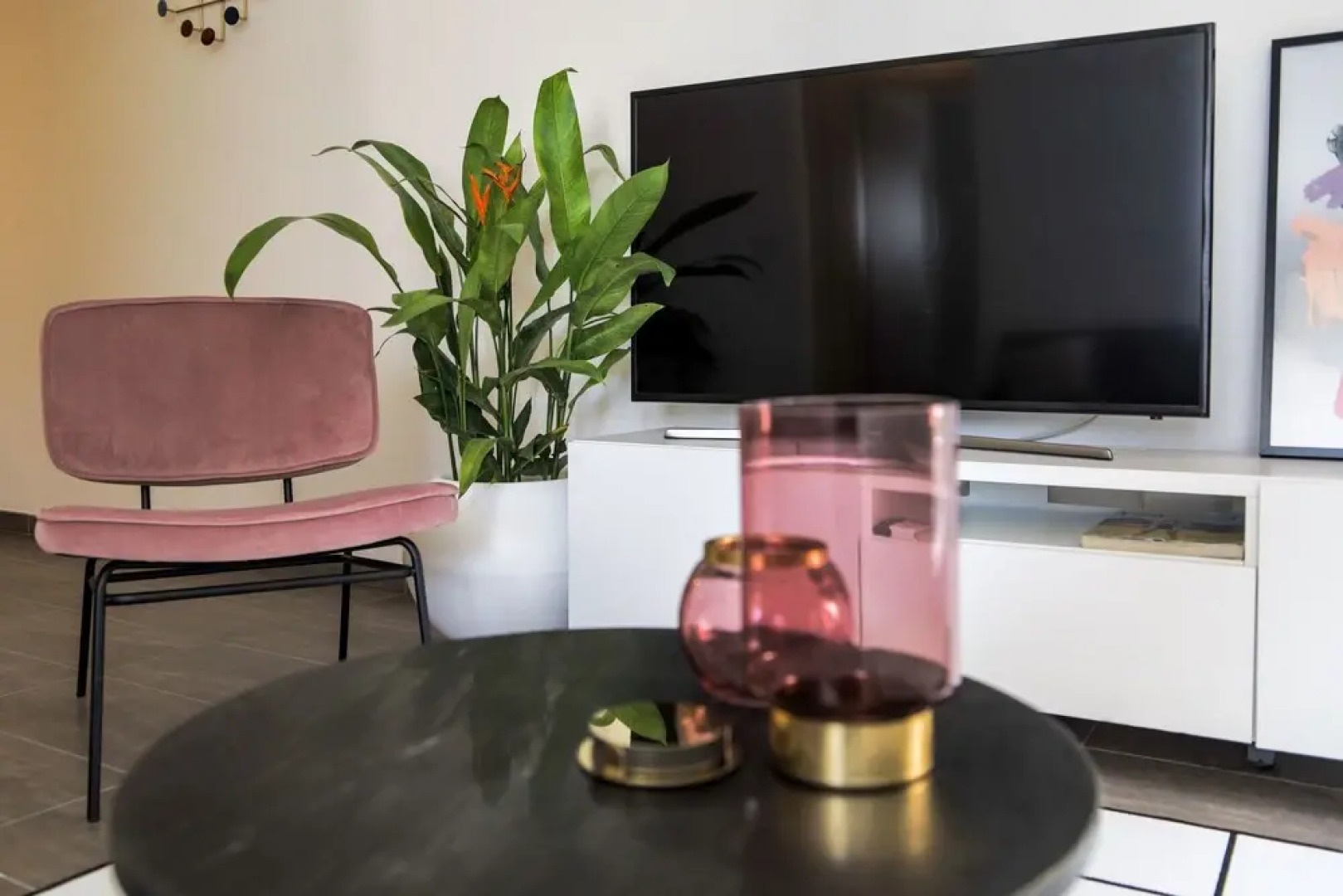 Phaedrus Living: City Luxury Flat Anemone 103