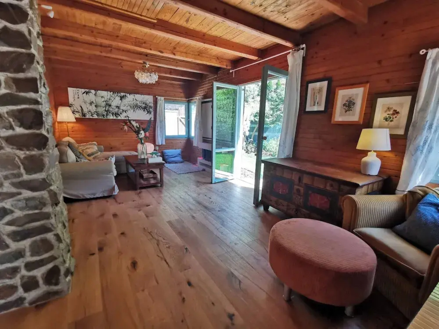 Sunny Wooden House on Creek, 30 Minutes Prague