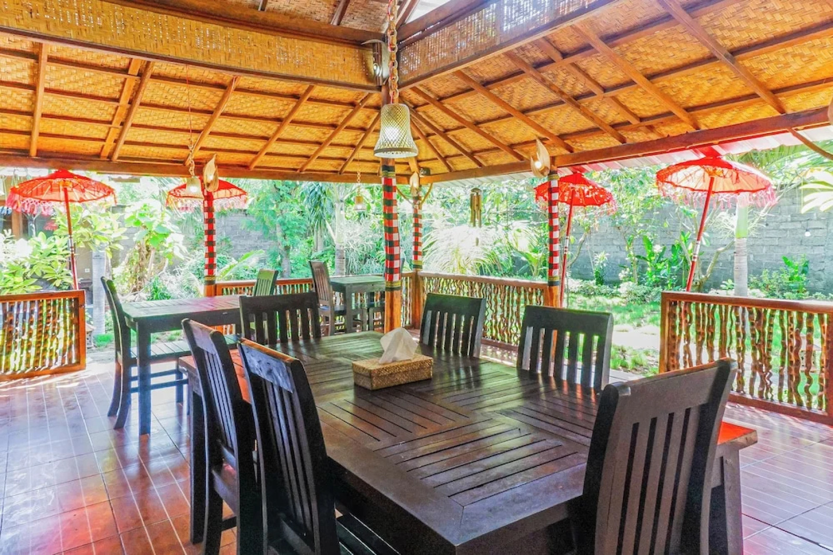 Made Taro Menjangan Homestay