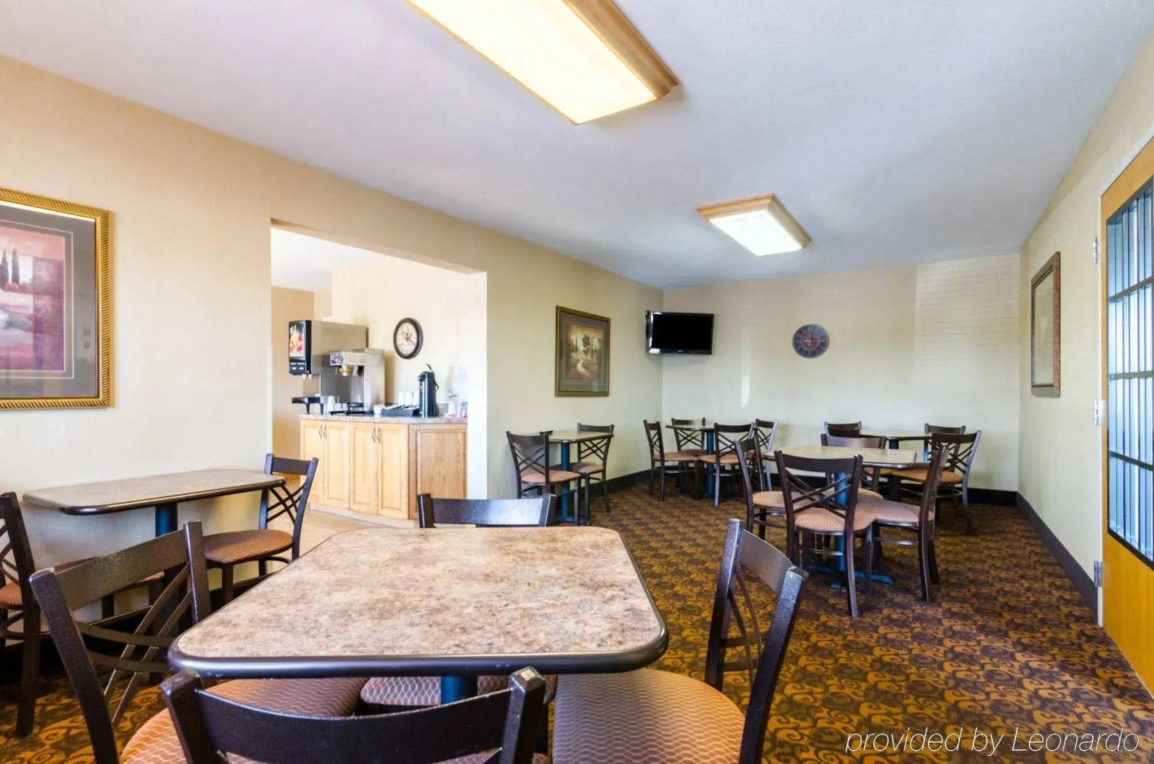 Super 8 by Wyndham Cozad