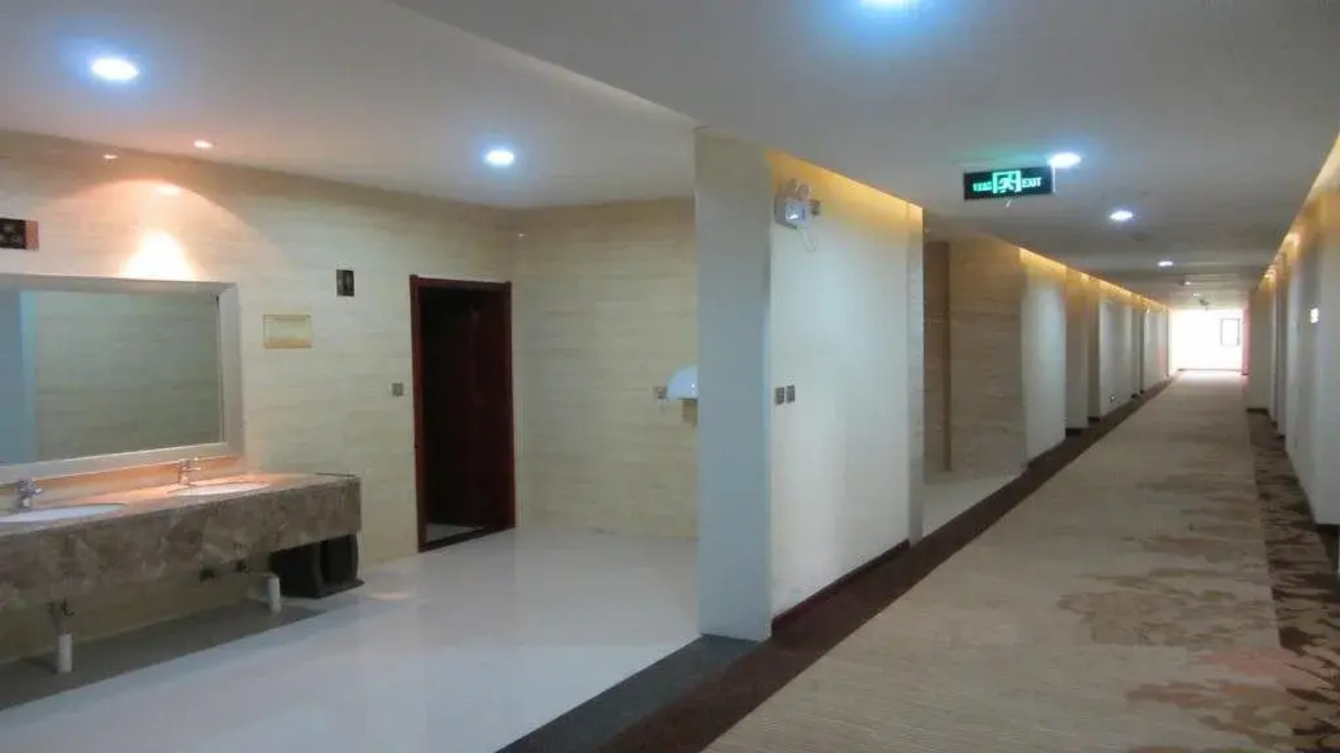 Baoji Wolong Juxing Hotel