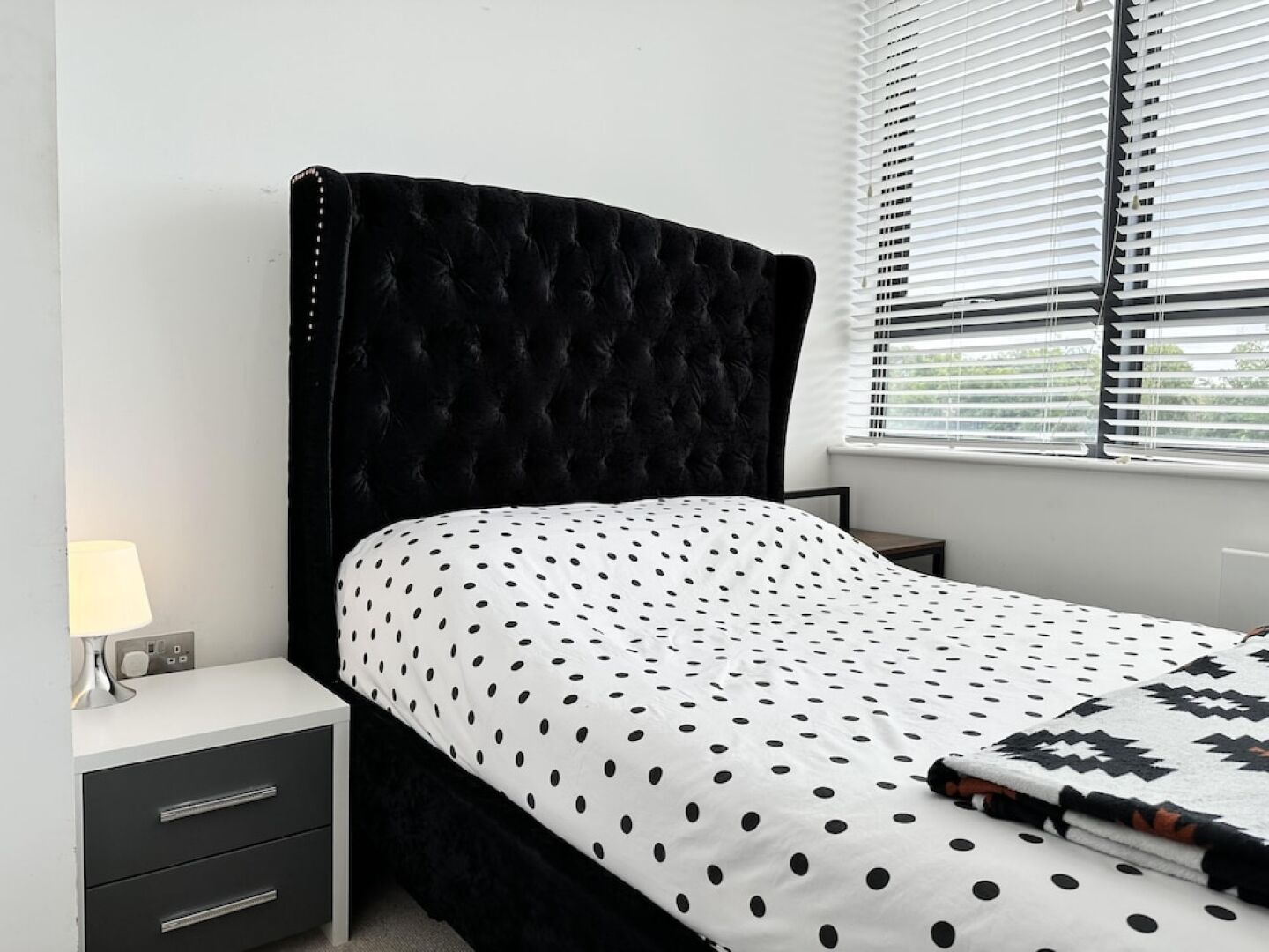 Condo Apartment With Workspace