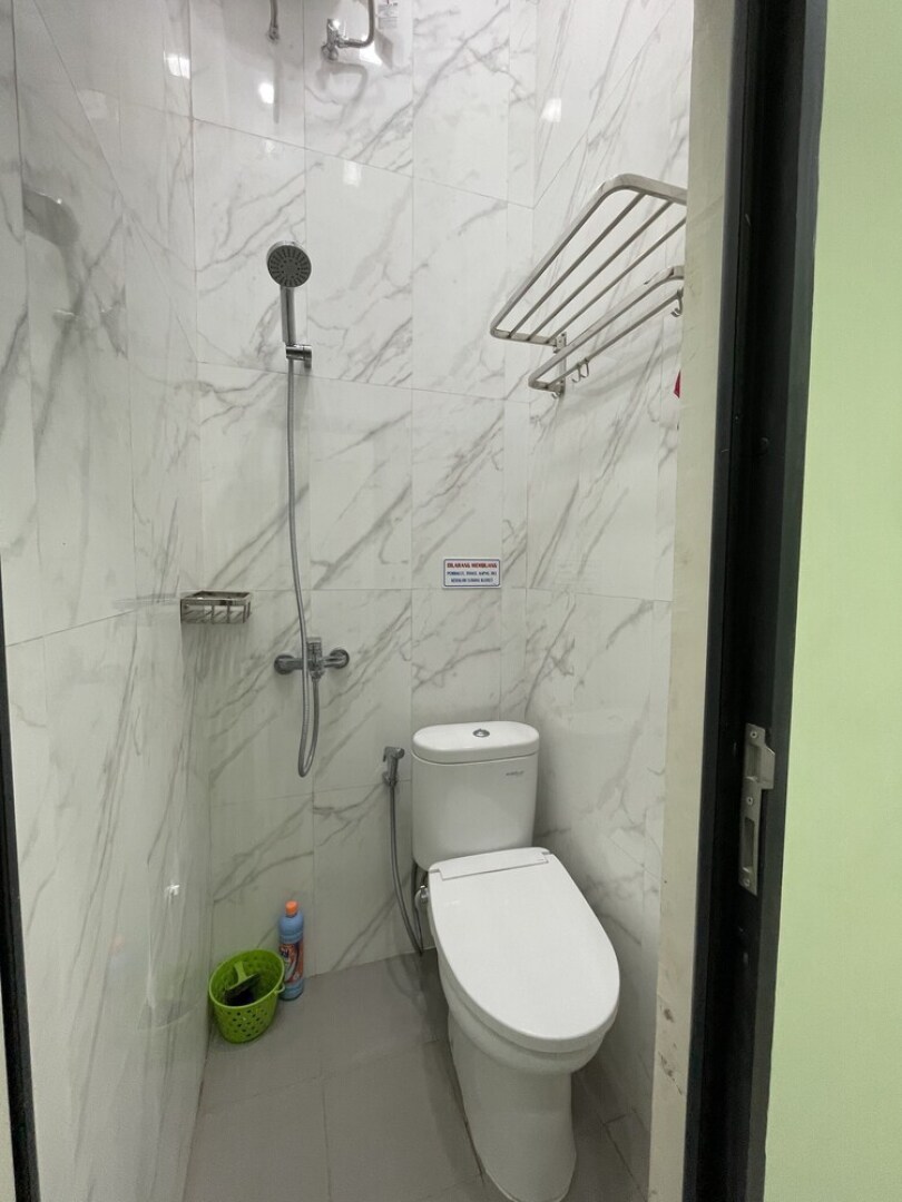 OYO 93412 Kost Irma Syariah Near UPTD SMP Negeri 8 Parepare