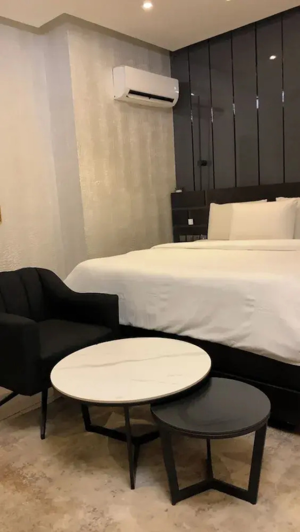 Fullbliss Hotel and suites