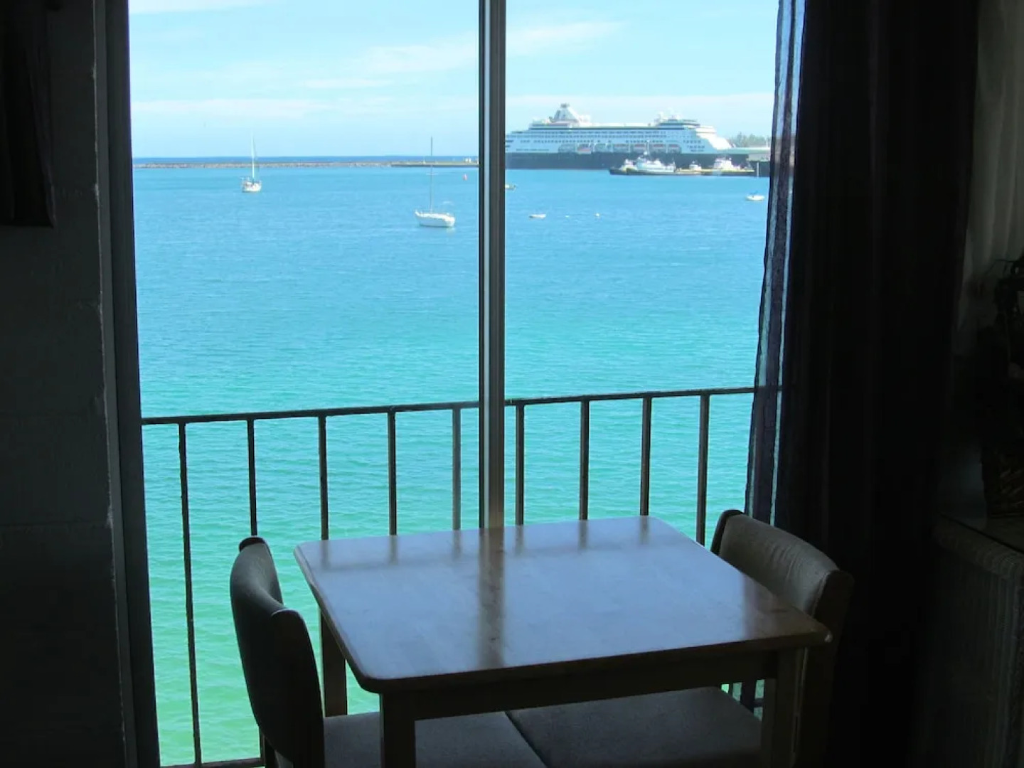 Hilo Reeds Bay Hotel