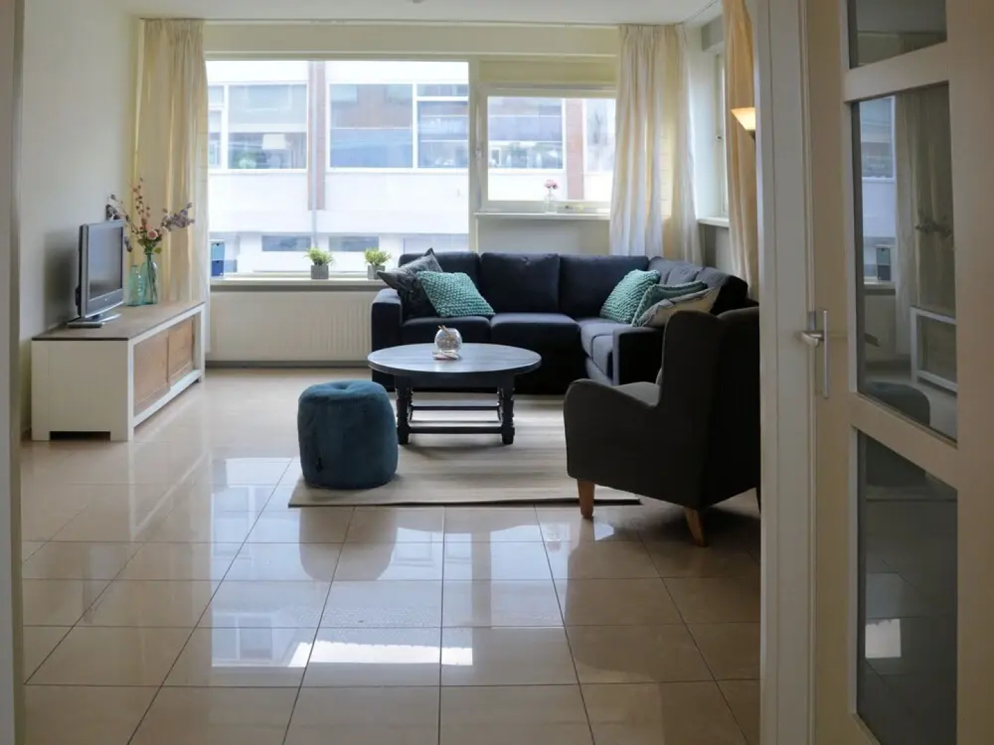 Spacious and Comfortable Holiday Home in Modernised Drive-in House