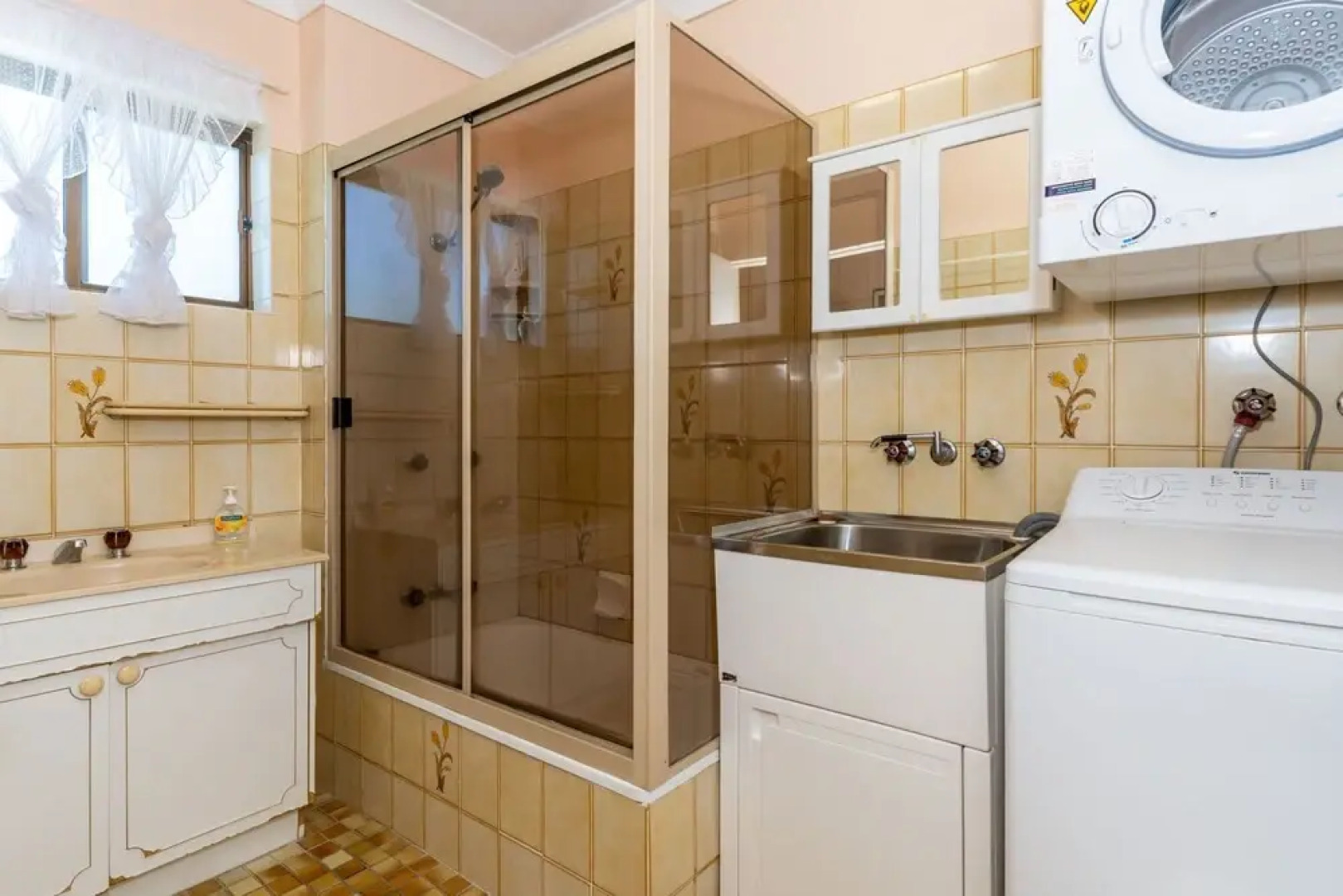 Water Views - Top Floor -Clearview Apartments South Esp, Bongaree