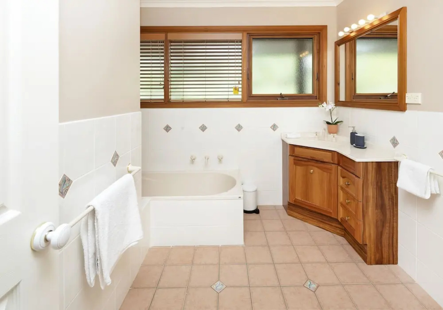 Rimrock - Superior waterfront home