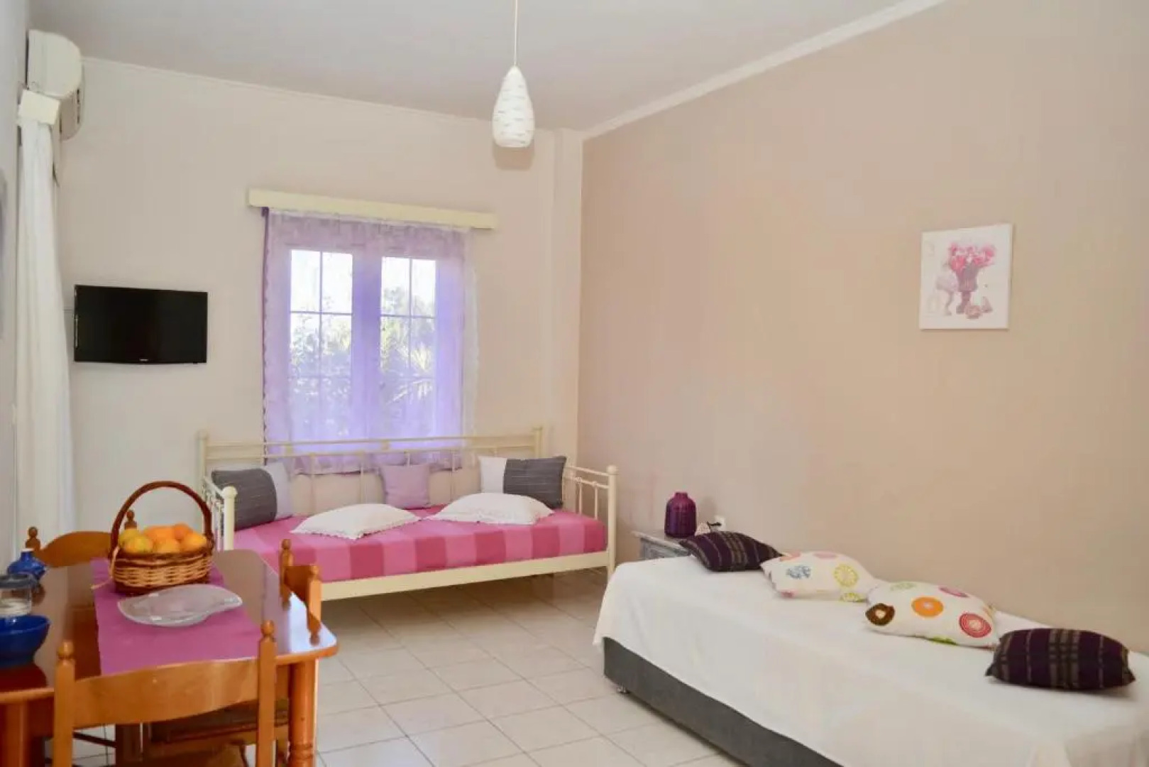 Troumpas Family Rooms & Apartments