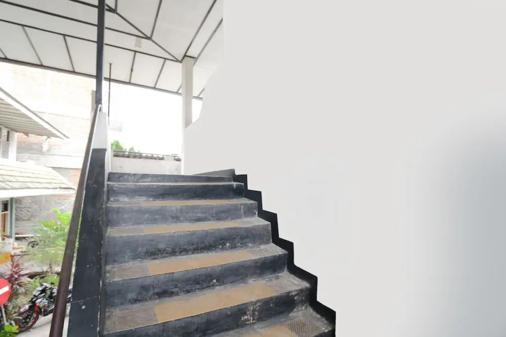 Airy Pattimura 30 Palu