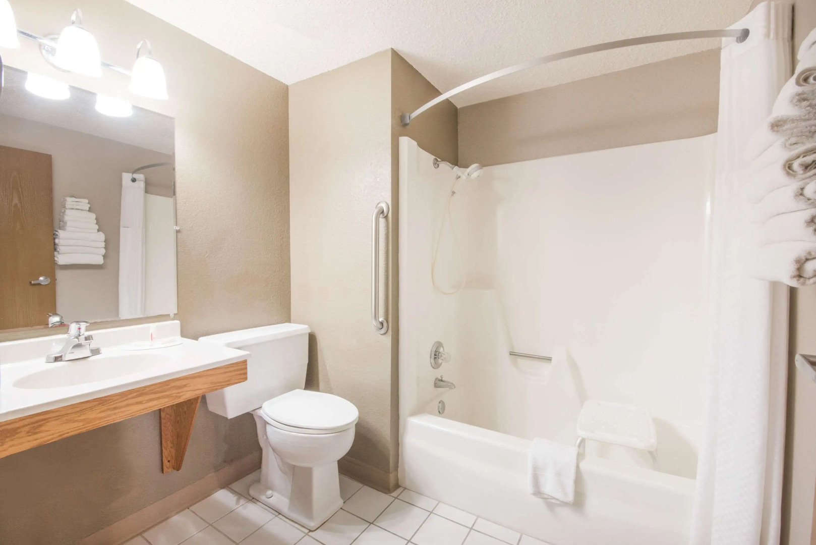 Super 8 by Wyndham Jamestown