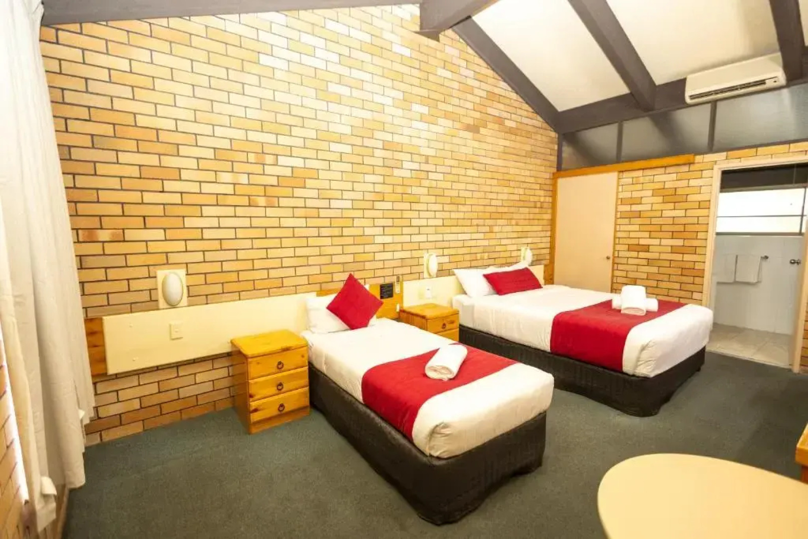 All Travellers Motor inn