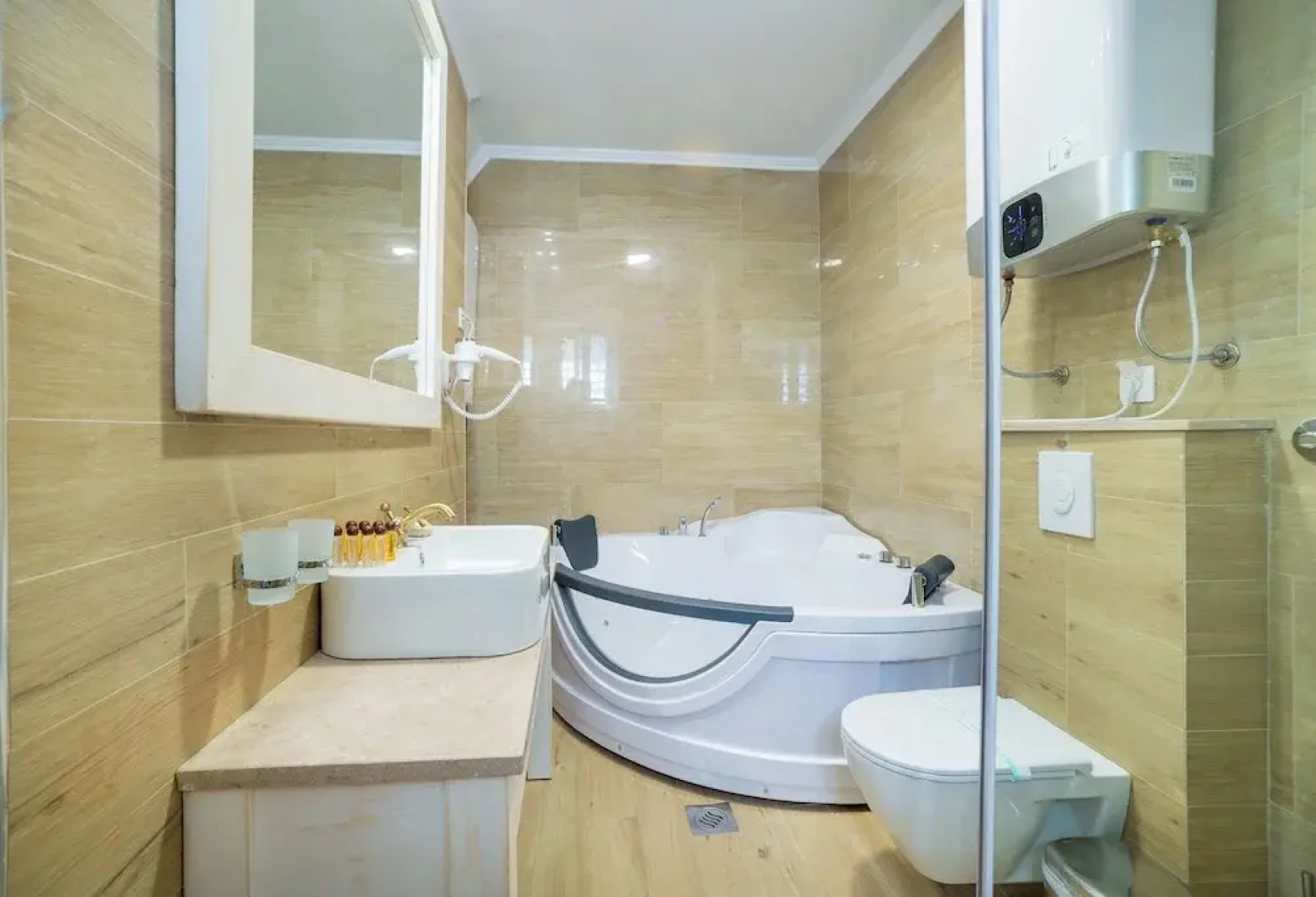 Conte Hotel & Restaurant