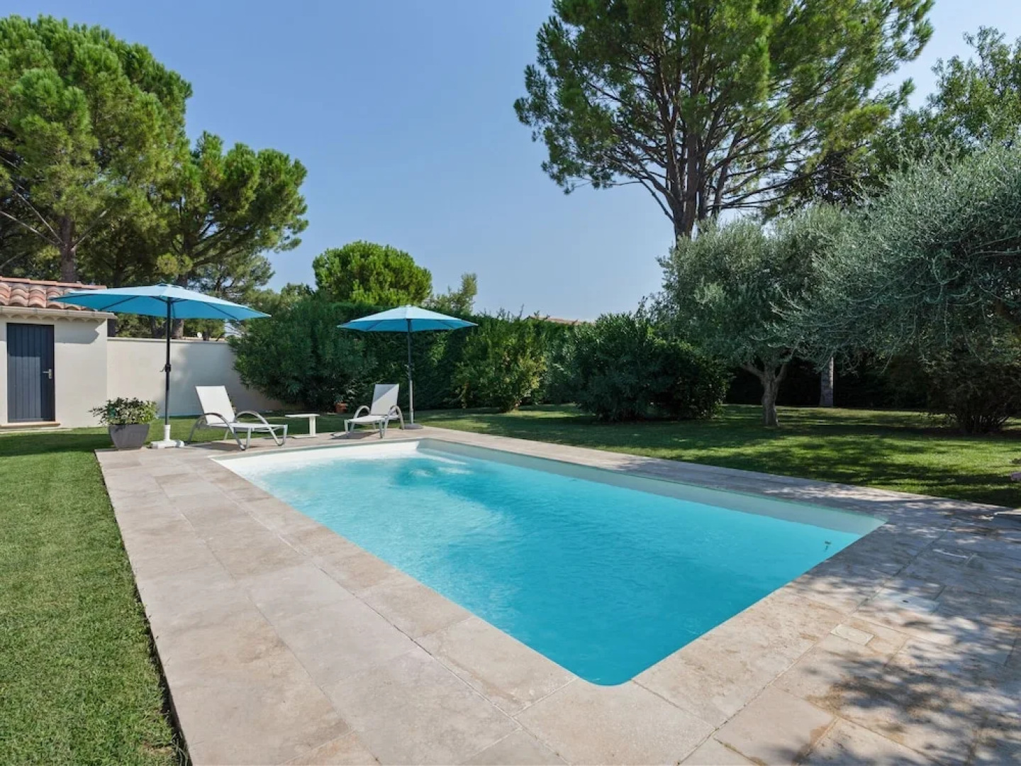 Luxury Modern Villa With Private Pool and Enclosed Garden in the Heart of the Vaucluse
