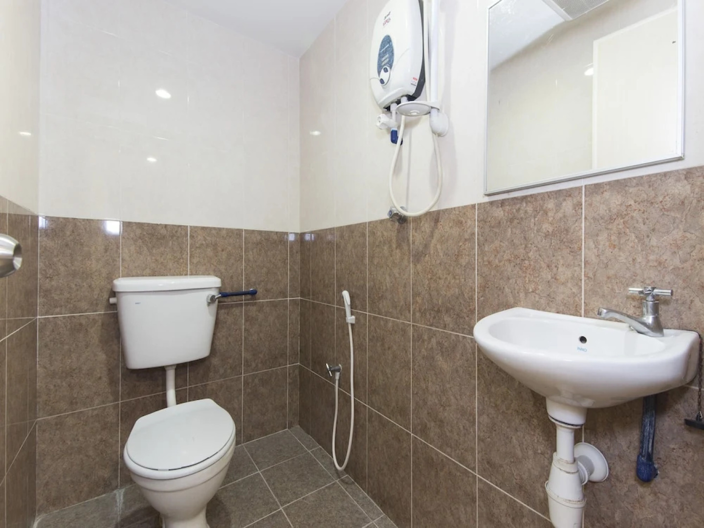 OYO 545 Hotel Sahara Inn