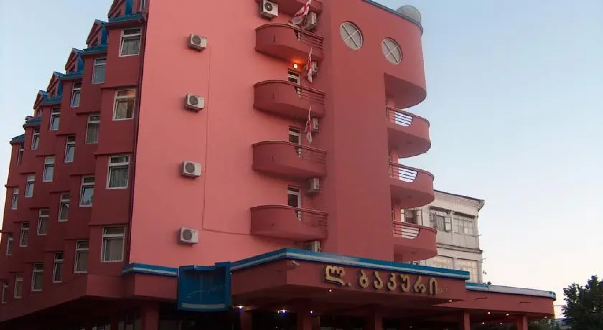 L Bakuri Hotel
