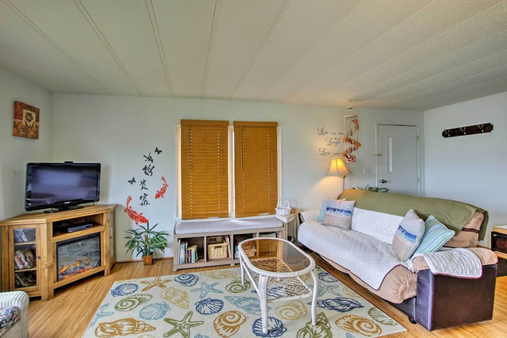 'the Little Orca's'- Short Walk to the Beach!