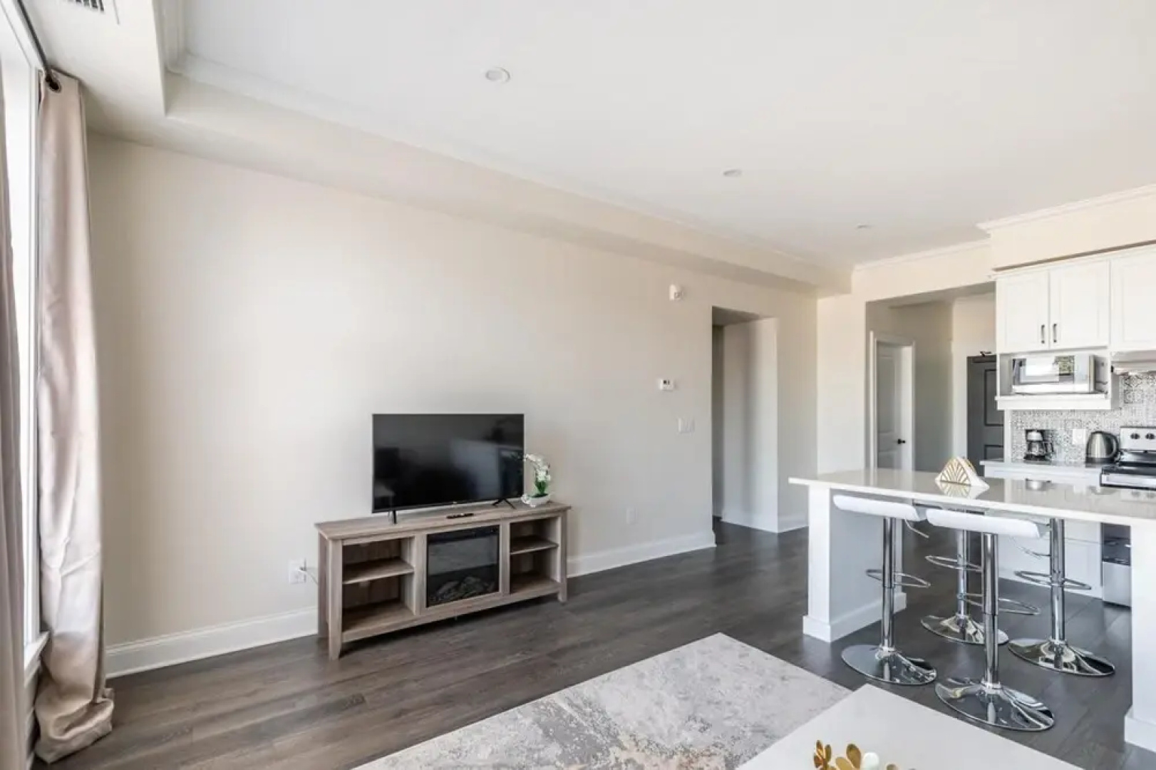 Iconic Rideau 1Bd Unit Balcony Free Parking 2