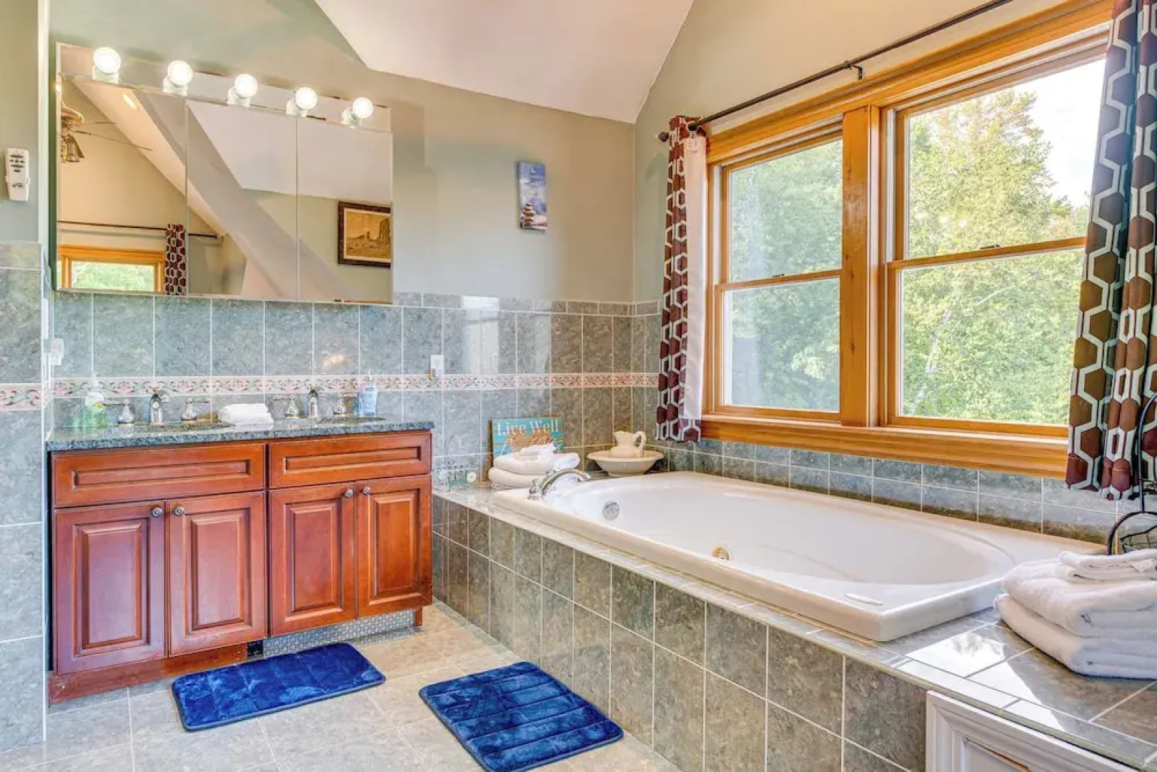 Deck For Entertaining: Belmont Group Getaway