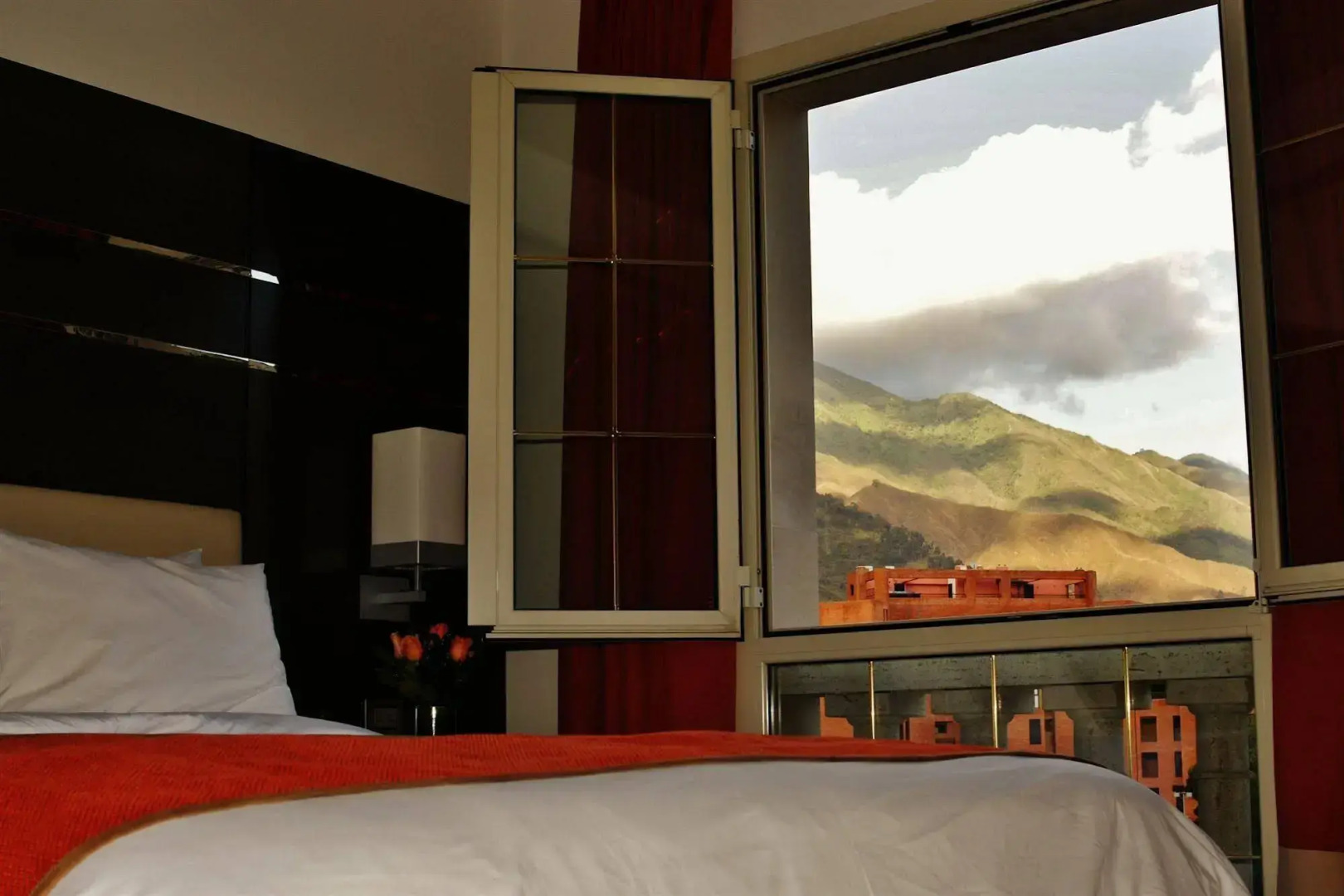 Altamira Village Hotel & Suites