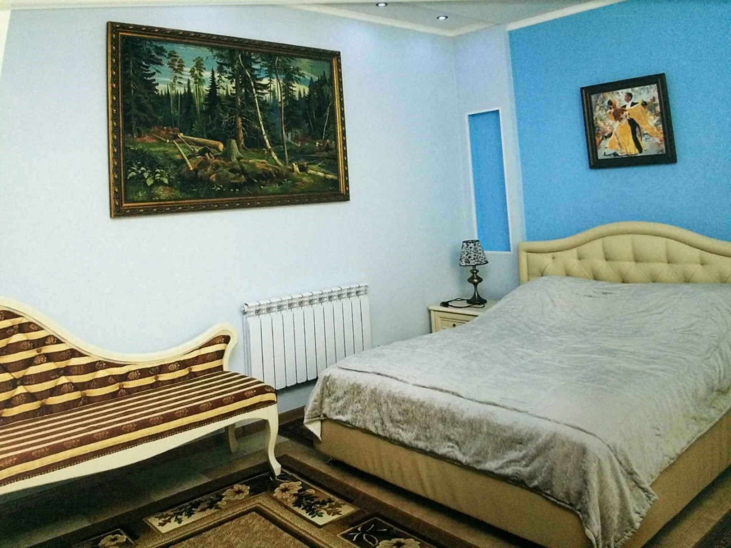 Anna and King  (on Zheleznodorozhnoy)