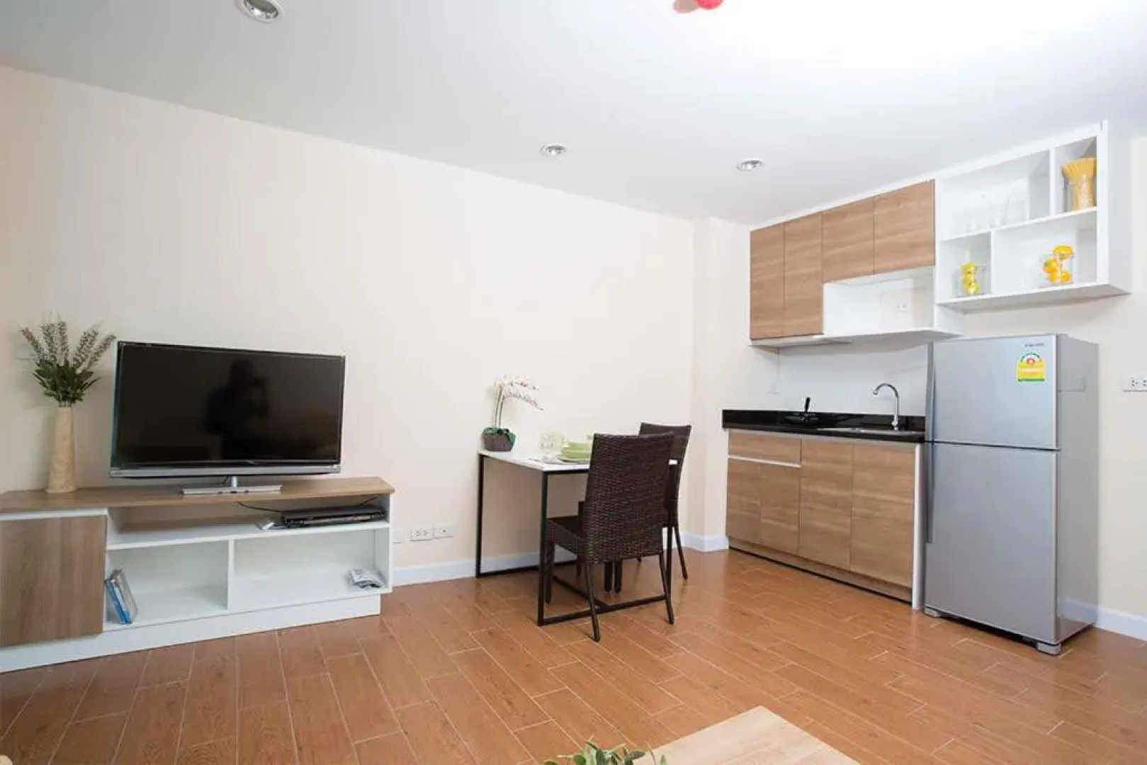 BBG Seaside Luxurious Service Apartment