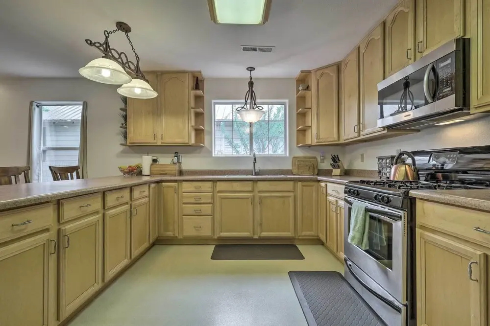 Outdoorsy Caliente Retreat w/ Screened Porch