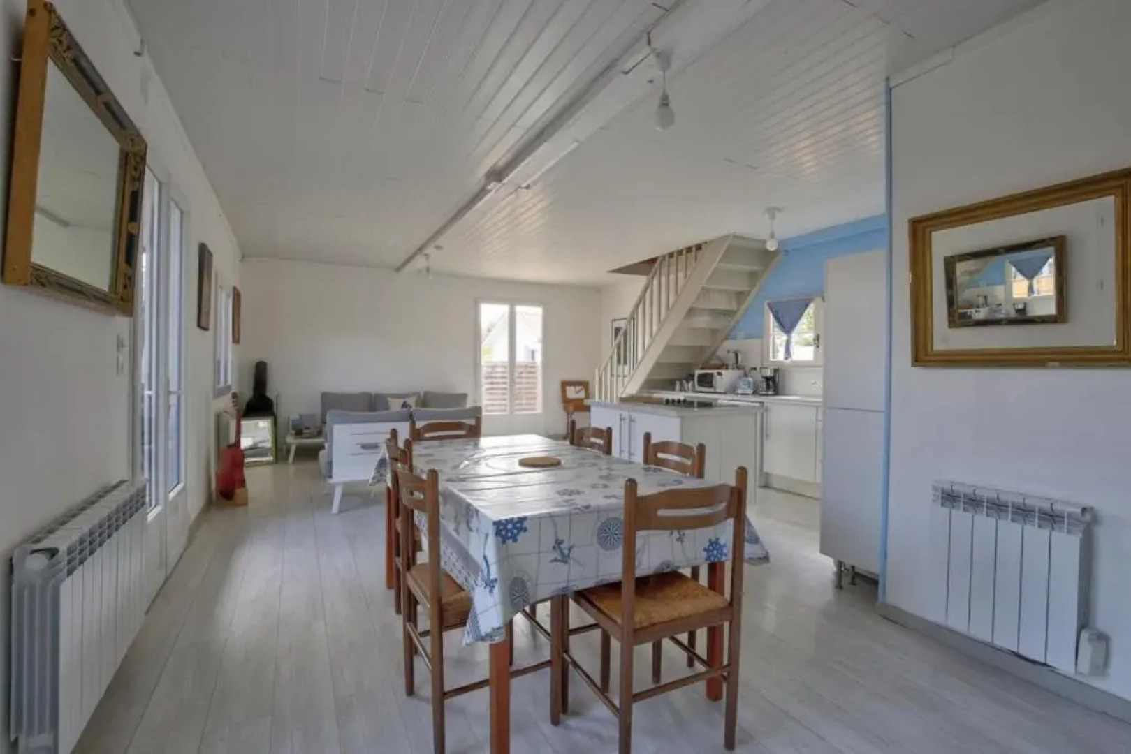 Maison du sentier du littoral et sa piscine naturelle