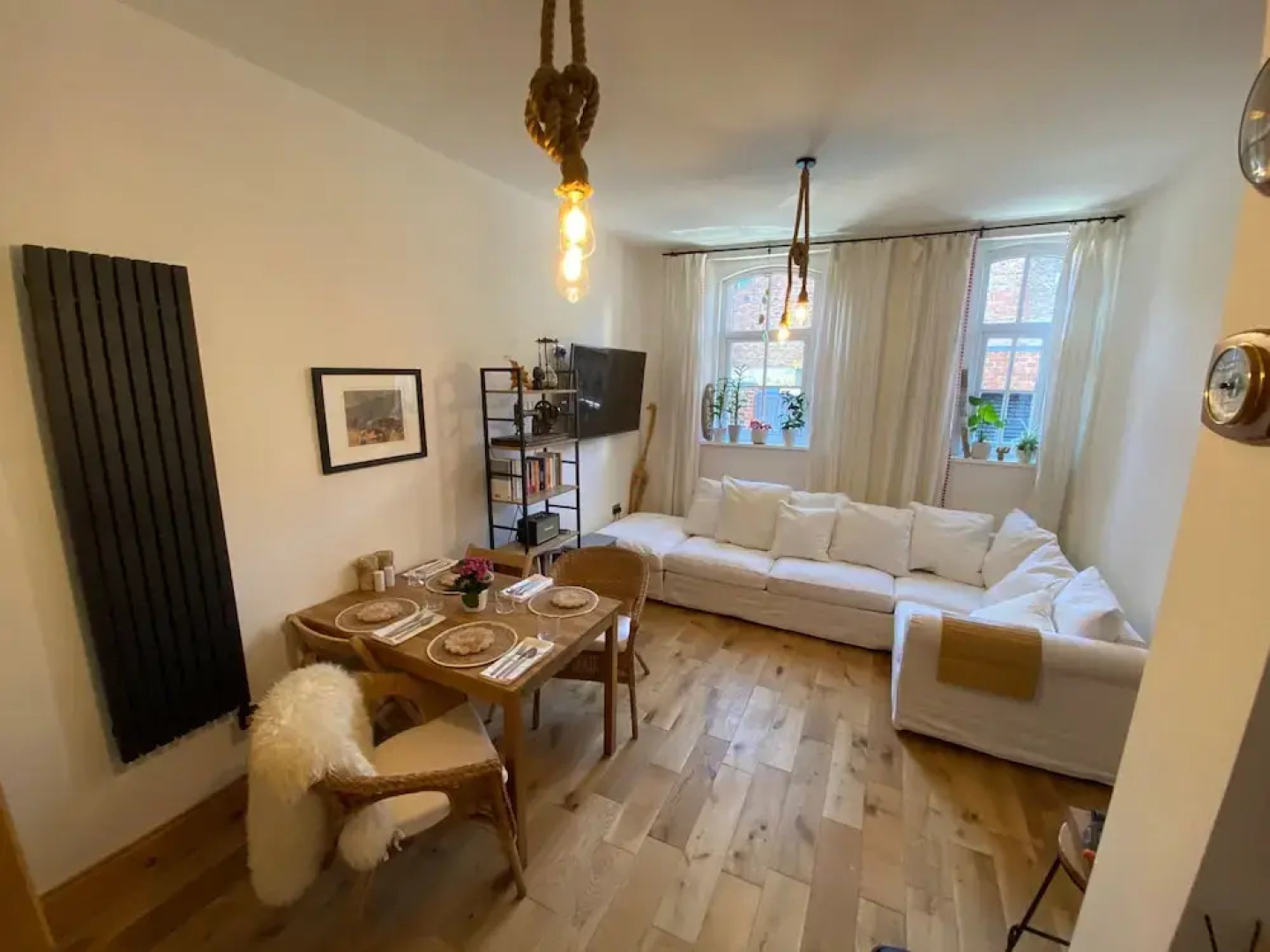 2 Bed Cottage - Sleeps 4 - Wifi - Parking