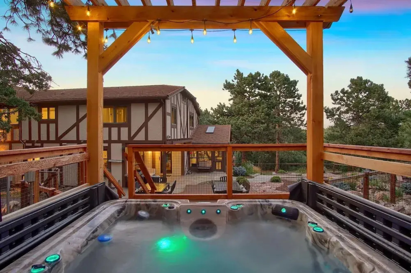 5BR Poe Manor Entertain,hot Tub+has Everything!