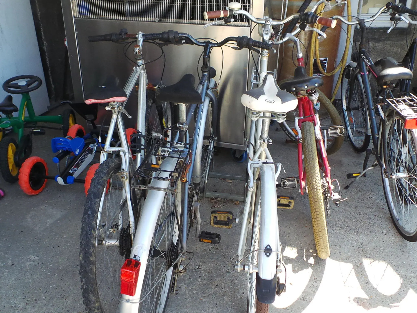Renovated Dovecot With Pool, in the Vineyards Near Bordeaux